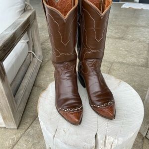 Cowboy boots with lizard on tip and on heel